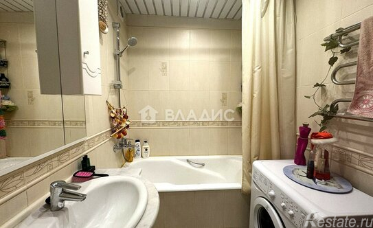 Продажа 3-комн квартиры на вторичном рынке Микрорайон Кутузовский, улица Чистяковой