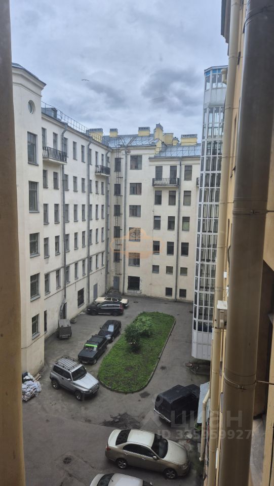 Продажа 4-комн квартиры на вторичном рынке 14-я Васильевского острова линия, 73