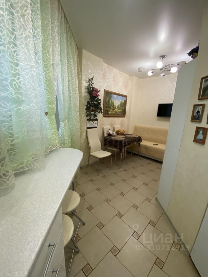 Продажа 2-комн квартиры на вторичном рынке Зеленоградский пгт, улица Зеленый Город, 4