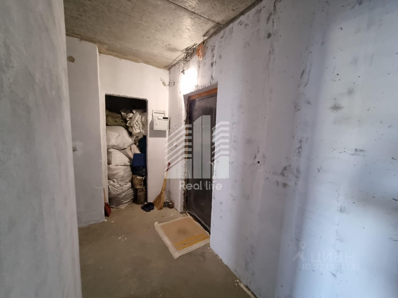 Продажа 3-комн квартиры на вторичном рынке Западный мкр, улица Лунная, 31