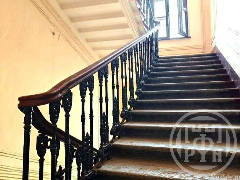 Продажа 3-комн квартиры на вторичном рынке Невский пр.,  д. 166