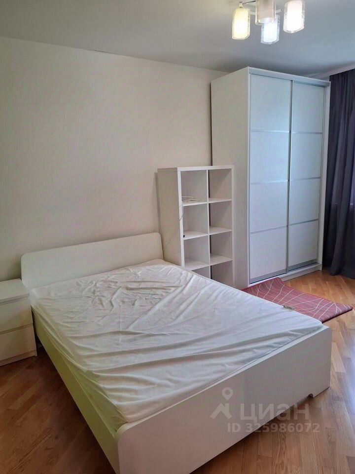 Продажа 4-комн квартиры на вторичном рынке Новороссийская улица, 27