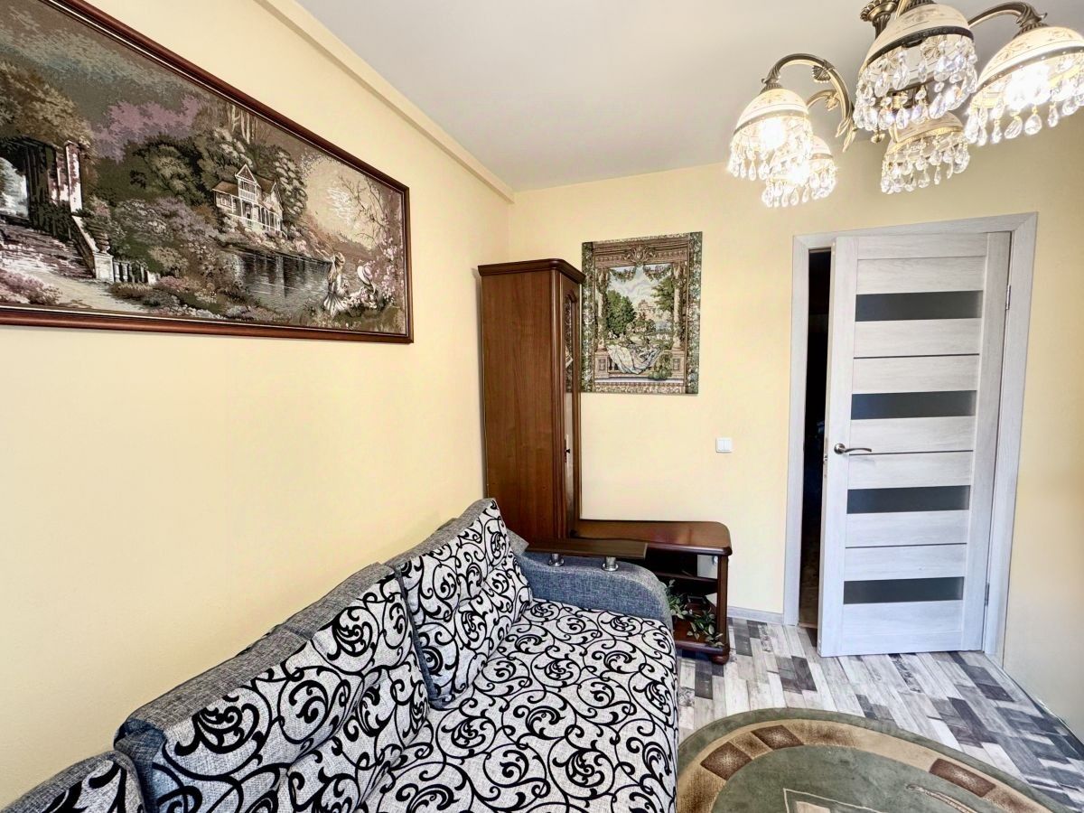 Продажа 3-комн квартиры на вторичном рынке улица Седова, 98