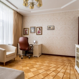 Продажа 4-комн квартиры на вторичном рынке Бассейная ул,  д. 27