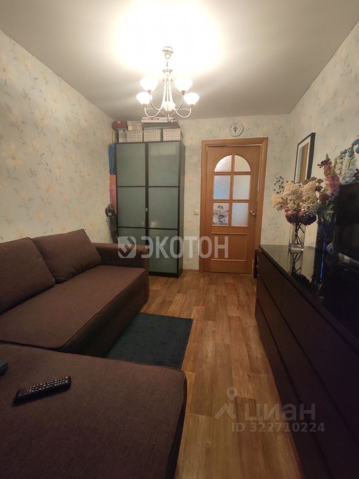 Продажа 3-комн квартиры на вторичном рынке пос. Понтонный, Южная улица, 35