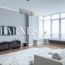 Аренда 3-комн квартиры на вторичном рынке Колобовский 1-й пер,  д. 14