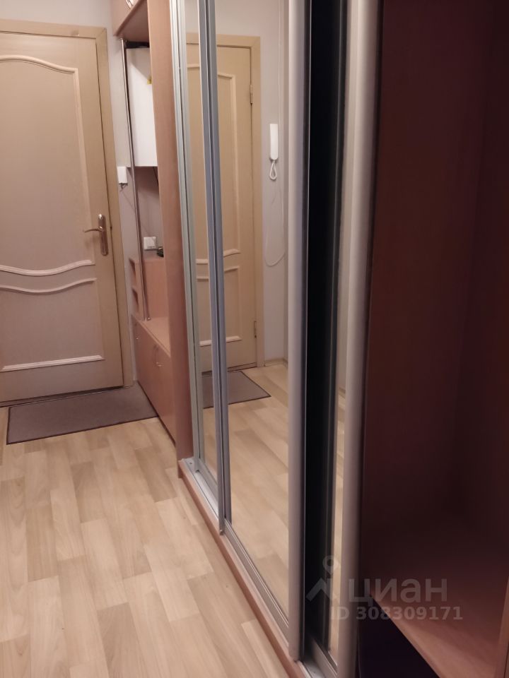 Аренда 1-комн квартиры на вторичном рынке Комендантский проспект, 7к1