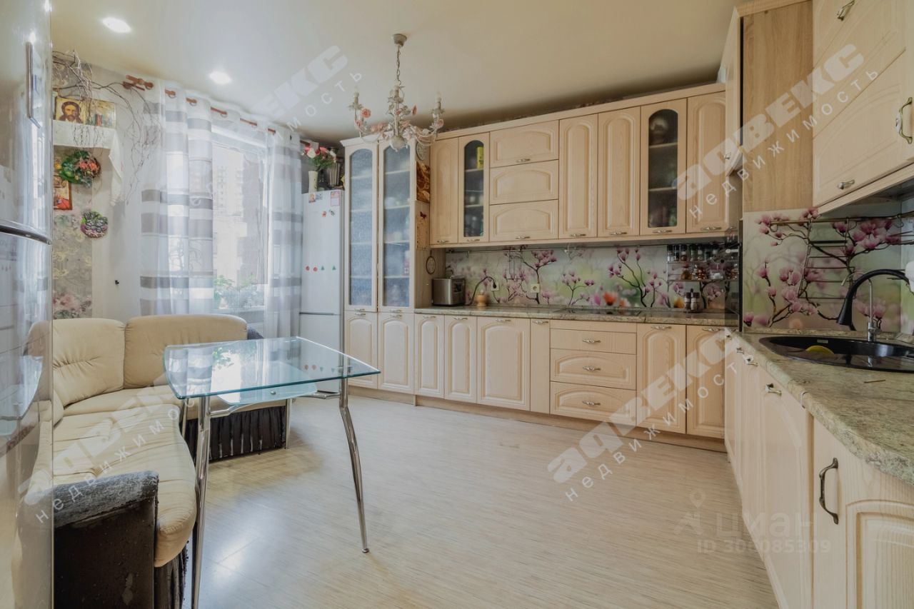 Продажа 3-комн квартиры на вторичном рынке Шуваловский проспект, 37к1