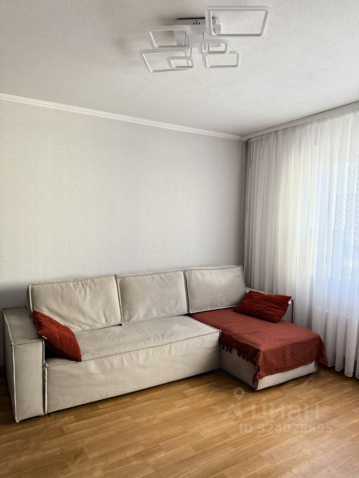 Продажа 3-комн квартиры на вторичном рынке Рождественская улица, 4