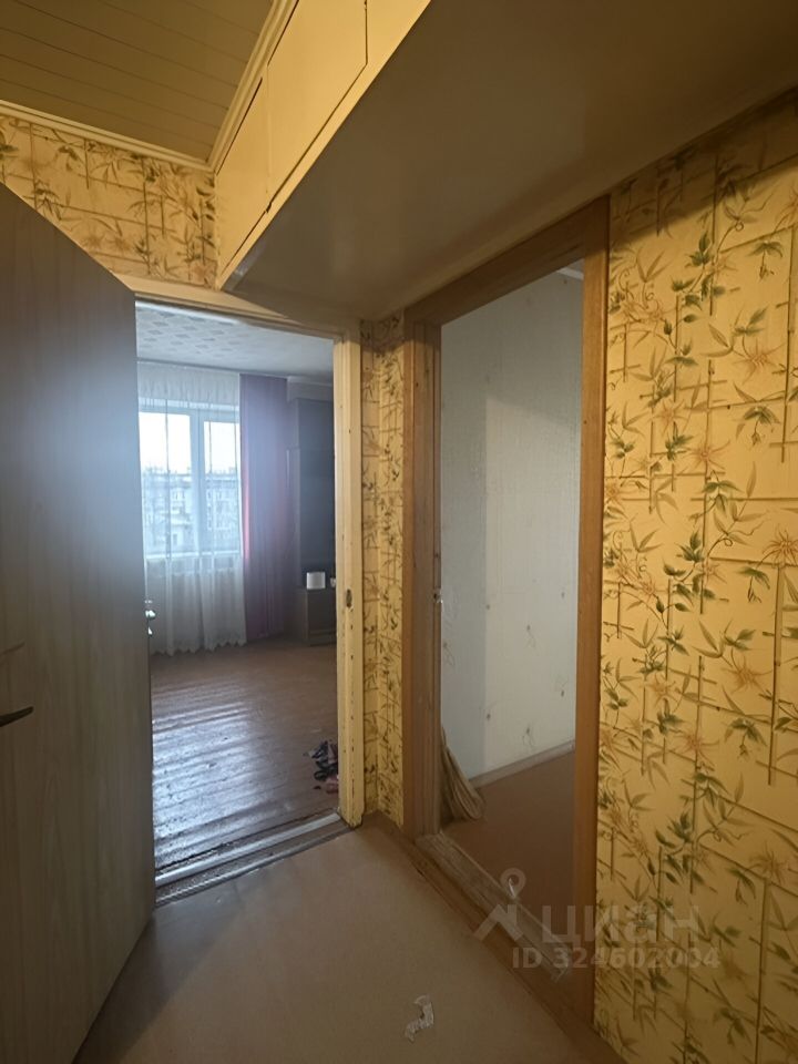Продажа 3-комн квартиры на вторичном рынке Ломоносов, Владимирская улица, 30