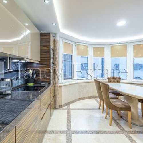 4-комн квартира Луков пер,  д. 8