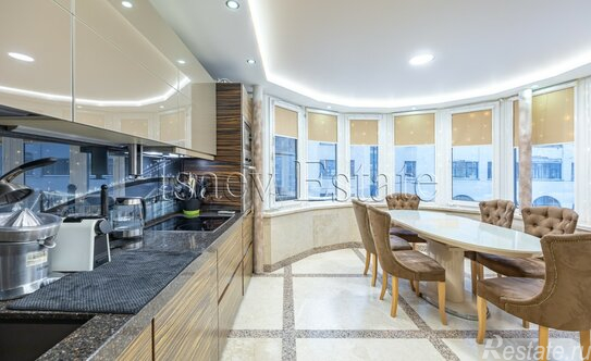 Продажа 4-комн квартиры на вторичном рынке Луков пер,  д. 8