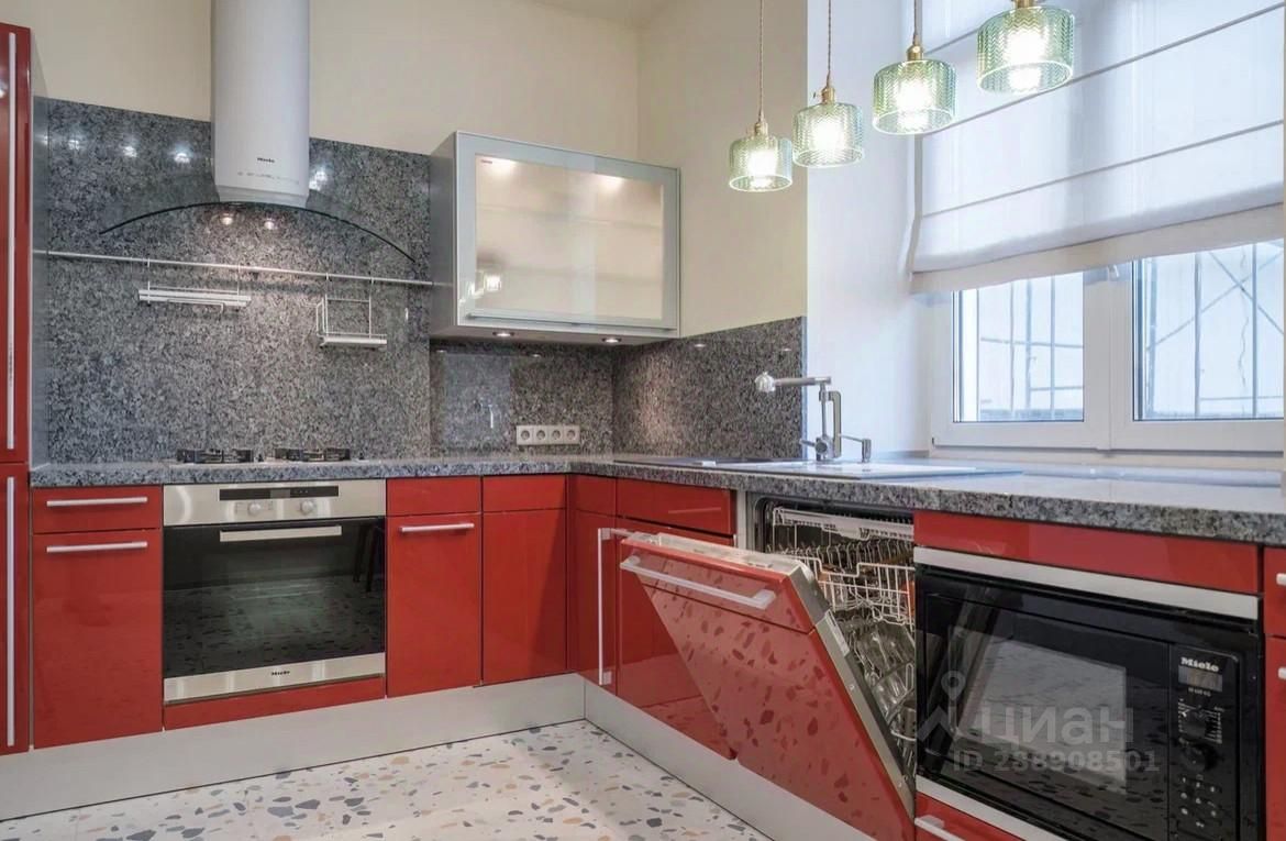 Аренда 2-комн квартиры на вторичном рынке Кронверкский проспект, 31