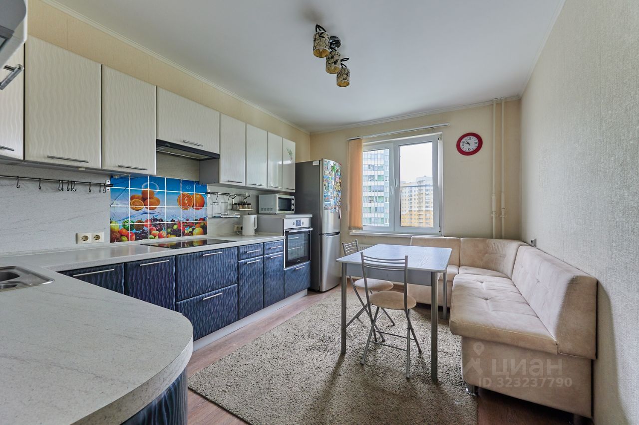 Продажа 4-комн квартиры на вторичном рынке улица Даниила Хармса, 4