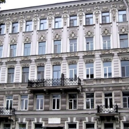 Продажа 1-комн квартиры на вторичном рынке Театральная площадь,  д. 12