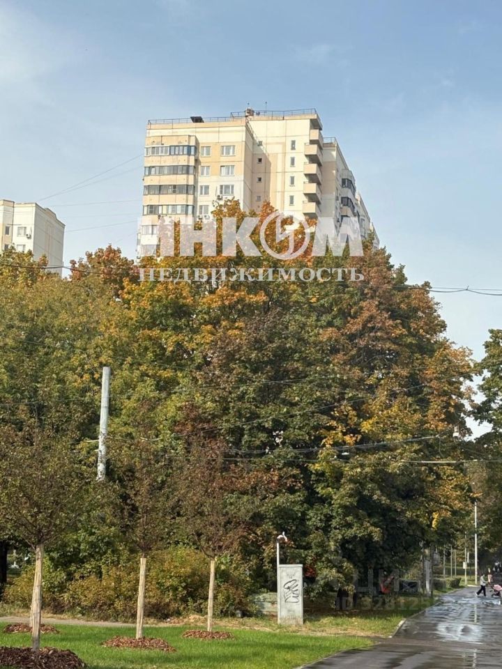 Продажа 3-комн квартиры на вторичном рынке Симферопольский бульвар, 24К2