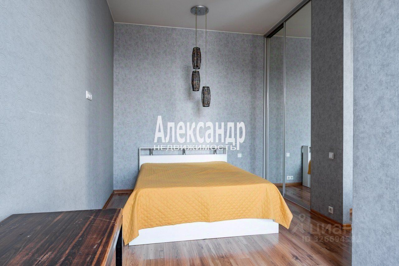 Продажа 2-комн квартиры на вторичном рынке проспект Стачек, 74