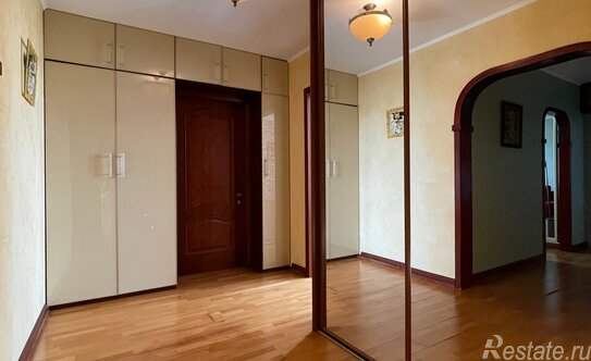 Продажа 4-комн квартиры на вторичном рынке ул Введенского,  д. 32