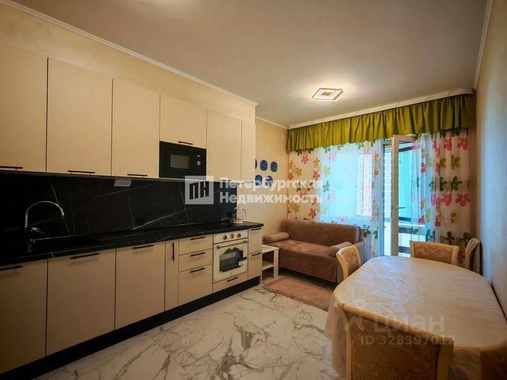 Аренда 2-комн квартиры на вторичном рынке Комендантский проспект, 63