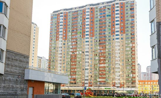 Продажа 1-комн квартиры на вторичном рынке Железнодорожный, улица Андрея Белого,  д. 2