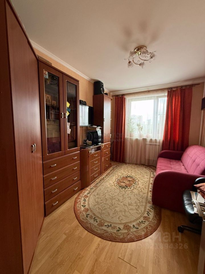 Продажа 2-комн квартиры на вторичном рынке улица Маршала Захарова, 10К2