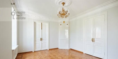 4-комн квартира улица Чаплыгина,  д. 10