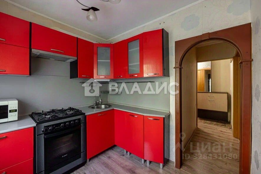 Продажа 2-комн квартиры на вторичном рынке Лобня, улица Калинина,  д. 8