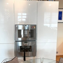 Продажа 2-комн квартиры на вторичном рынке Мосфильмовская улица,  д. 70 к2