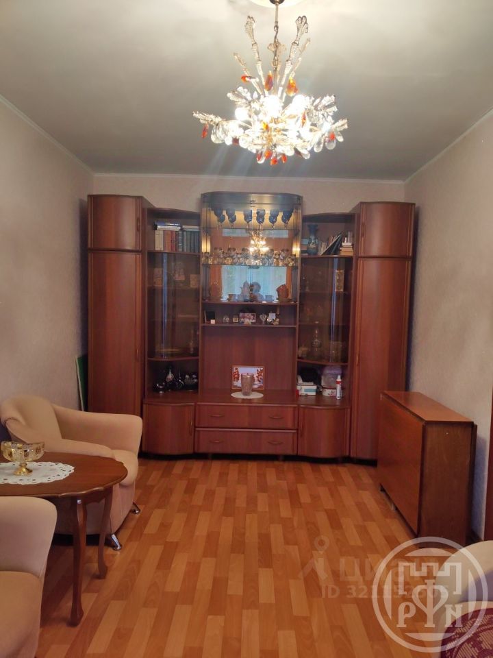 Продажа 1-комн квартиры на вторичном рынке Петергоф, улица Аврова, 15а