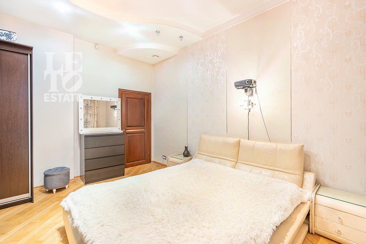 Продажа 4-комн квартиры на вторичном рынке улица Пырьева, 2
