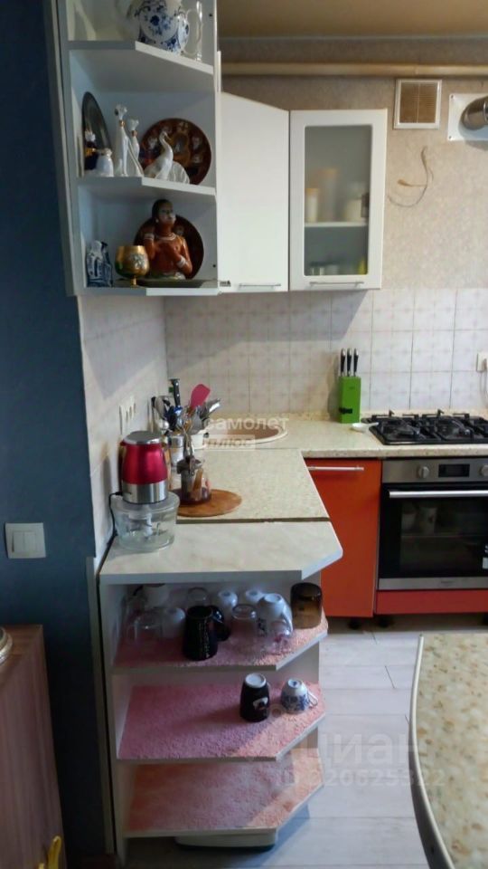 Продажа 2-комн квартиры на вторичном рынке Фосфоритный пгт, улица Школьная, 3