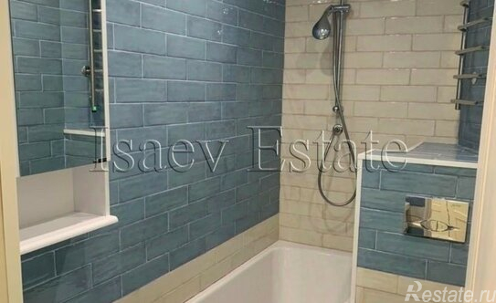 Продажа 4-комн квартиры на вторичном рынке ул Суворовская,  д. 22