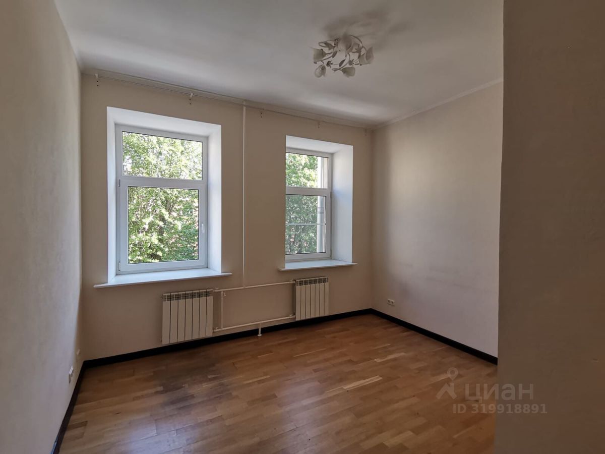 Продажа 4-комн квартиры на вторичном рынке Красносельская улица, 12
