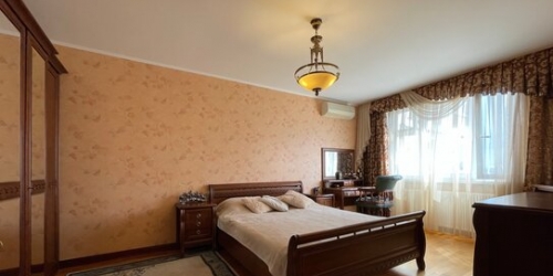 4-комн квартира ул Введенского,  д. 32