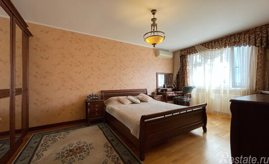 Продажа 4-комн квартиры на вторичном рынке ул Введенского,  д. 32