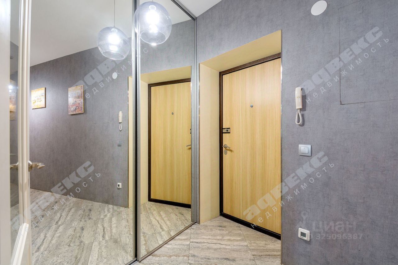 Продажа 3-комн квартиры на вторичном рынке проспект Славы, 51