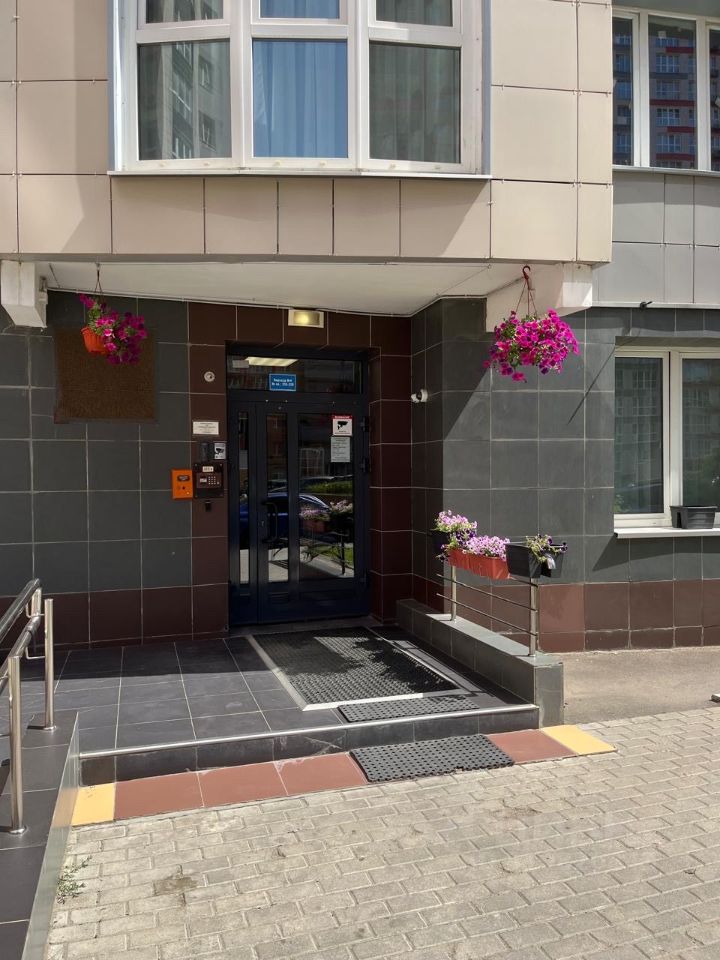 Продажа 3-комн квартиры на вторичном рынке улица Лобачевского, 118к2