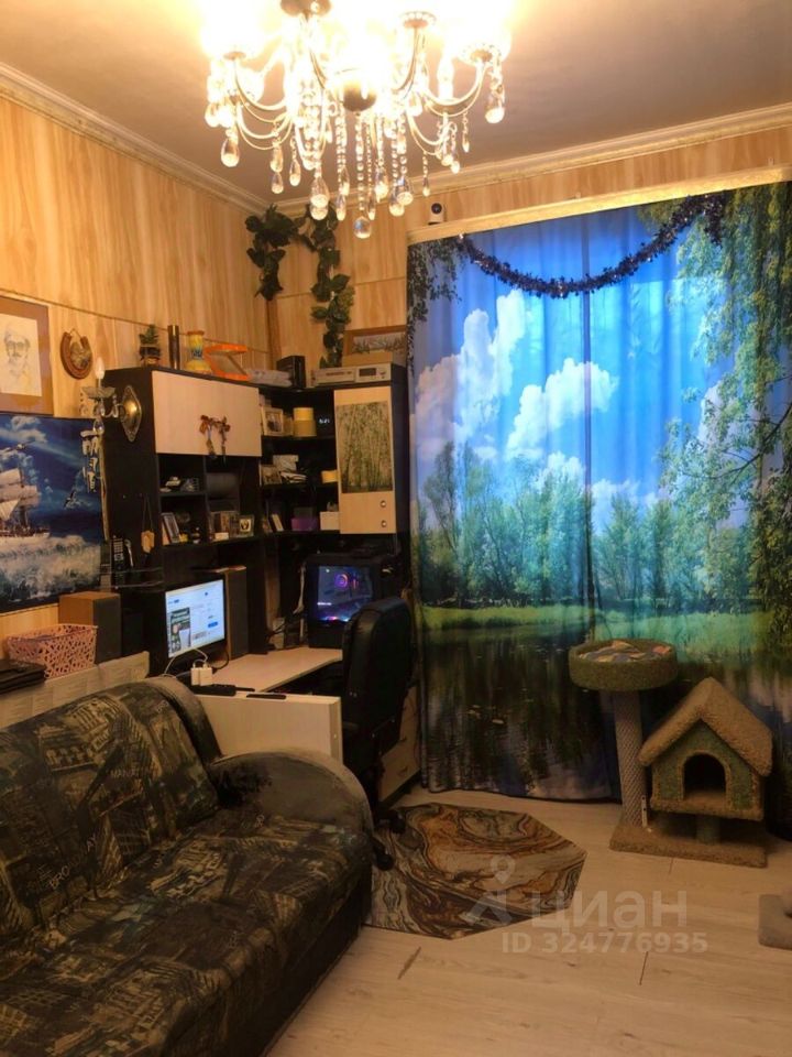 Продажа 3-комн квартиры на вторичном рынке пос. Песочный, Ленинградская улица, 69
