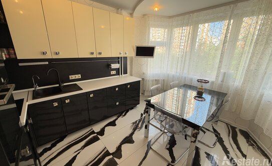 Продажа 3-комн квартиры на вторичном рынке Солнечная улица,  д. 15