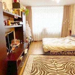 Продажа 3-комн квартиры на вторичном рынке Защитников Москвы пр-кт,  д. 5
