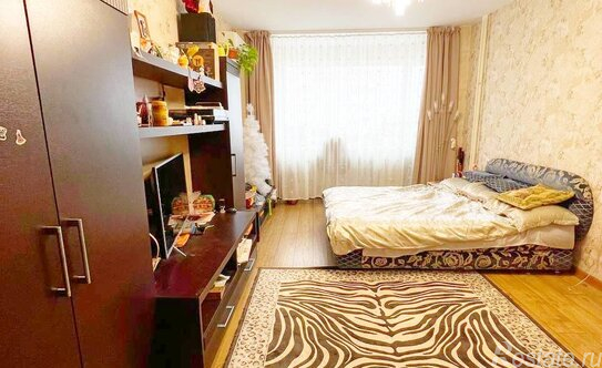 Продажа 3-комн квартиры на вторичном рынке Защитников Москвы пр-кт,  д. 5