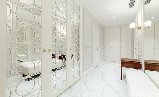 Продажа 4-комн квартиры на вторичном рынке улица Спиридоновка,  д. 18