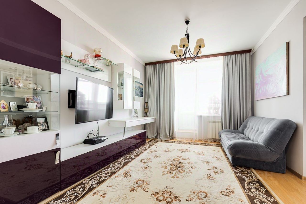 Продажа 2-комн квартиры на вторичном рынке Комендантский проспект, 17к1