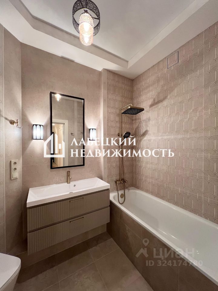 Продажа 3-комн квартиры на вторичном рынке улица Ивана Бабушкина, 12К3