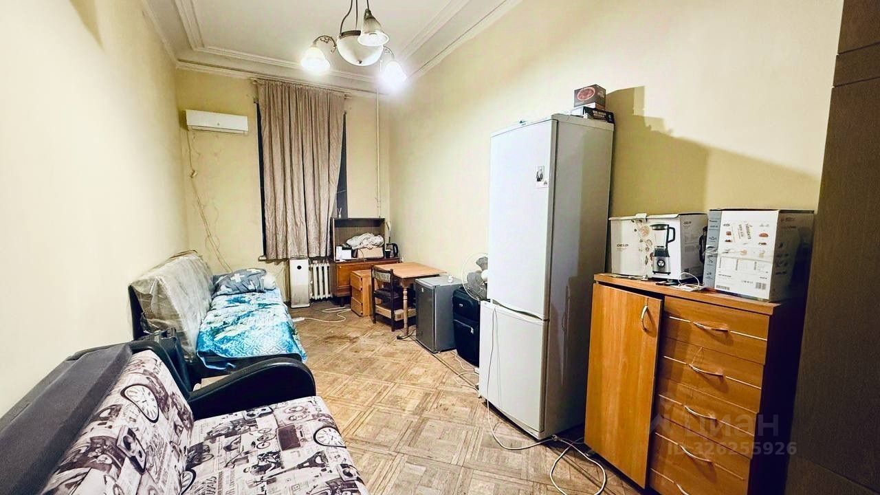 Продажа 6-комн квартиры на вторичном рынке 18-я Васильевского острова линия, 9