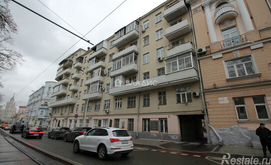 Продажа 2-комн квартиры на вторичном рынке Покровский бульвар