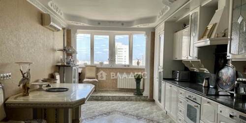 4-комн квартира улица Грекова,  д. 5