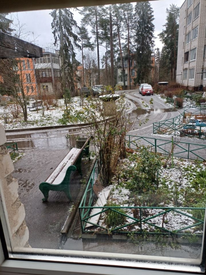 Продажа 3-комн квартиры на вторичном рынке пос. Ильичево, улица Парковая, 8