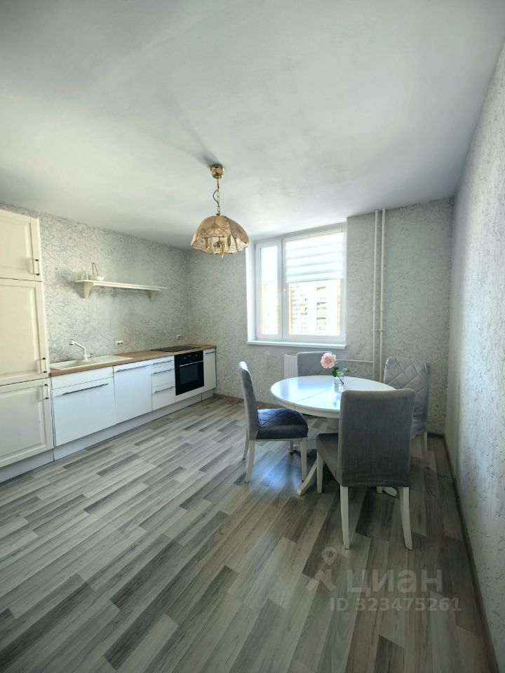 Продажа 3-комн квартиры на вторичном рынке Дунайский проспект, 23