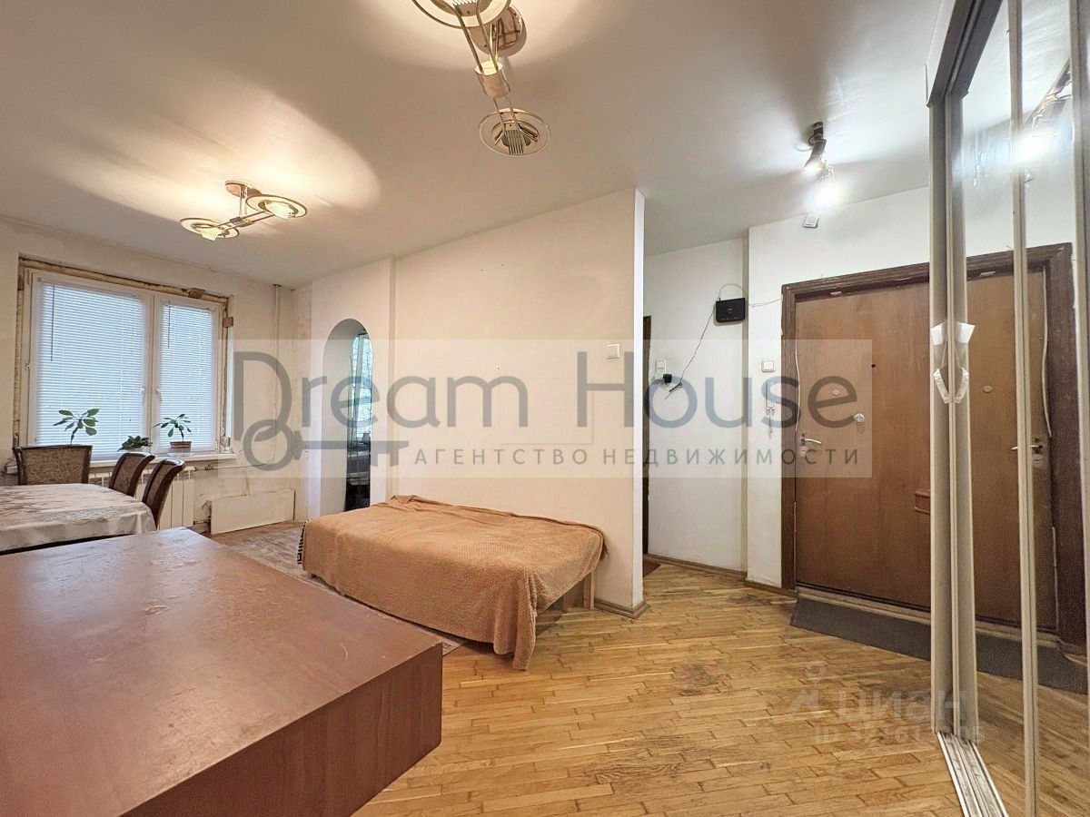 Продажа 3-комн квартиры на вторичном рынке улица Молостовых, 4К1